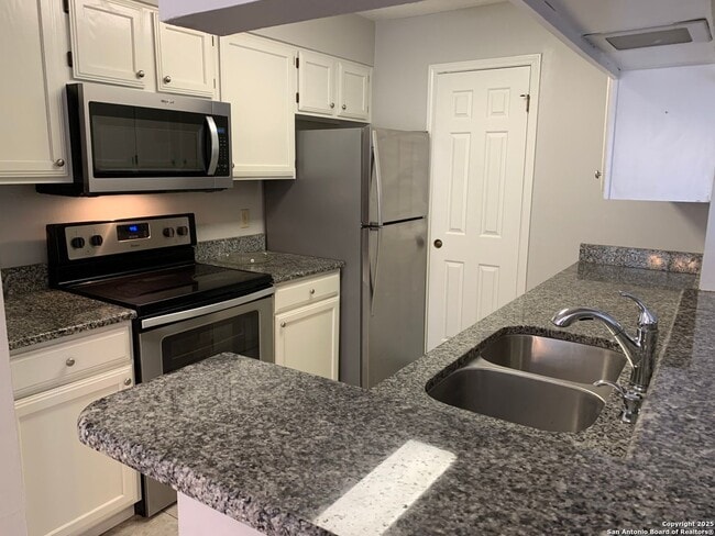 Building Photo - 2 Bedroom 2 Bath Condo near Medical Center