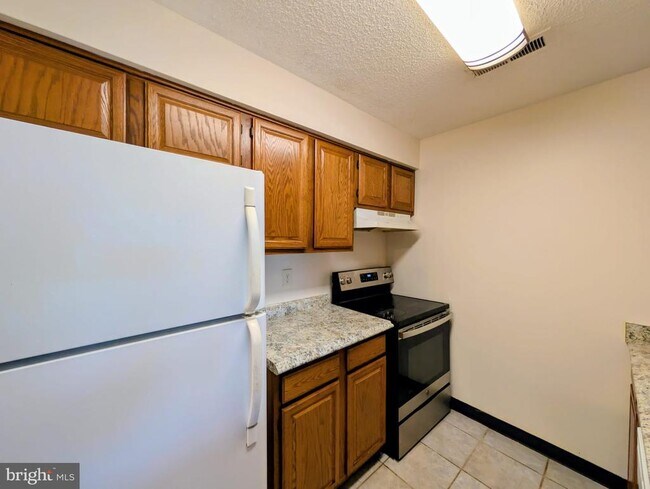 Building Photo - 2313 Ravens Crest Dr