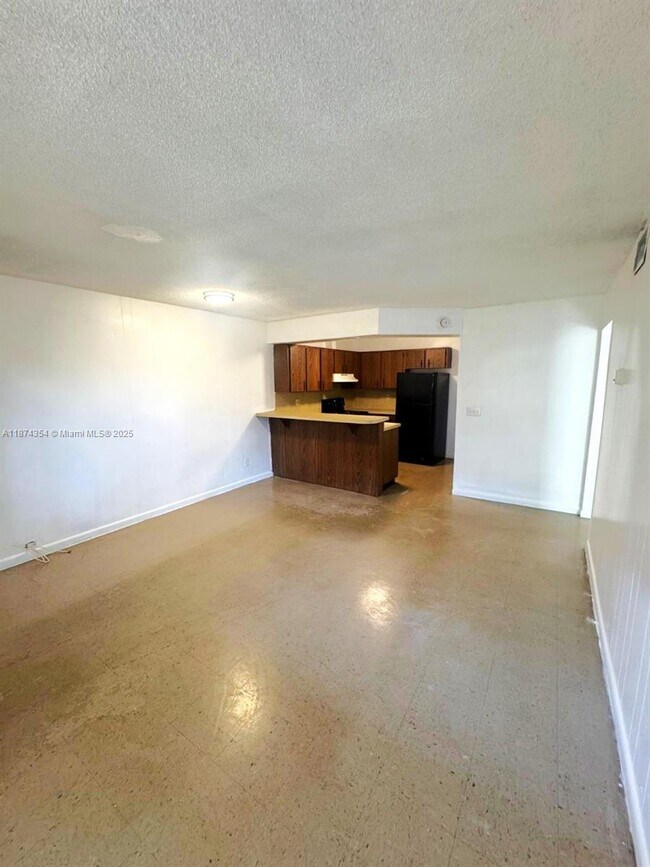 Building Photo - 170 W 28th St