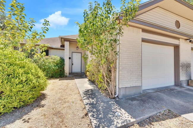 Building Photo - 1207 Gingerlily Cove