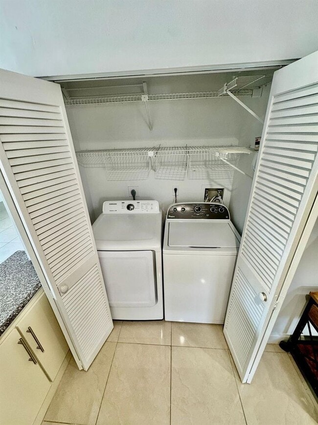 Building Photo - 9657 Riverside Dr