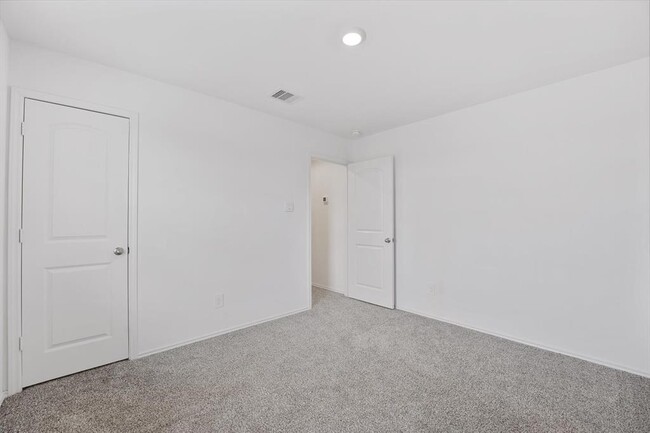 Building Photo - 21622 Violet Rdg Rd