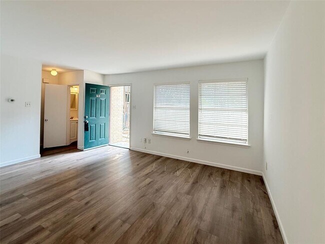 Building Photo - 2124 Burton Dr