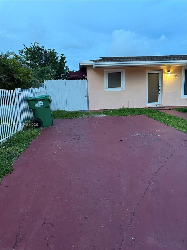 Building Photo - 15431 SW 101st Ave
