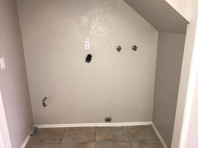 Building Photo - COMING SOON! 2 Bedroom / 2 Bathroom Townhome in San Bernardino w/ Garage!