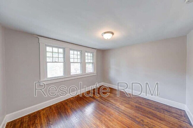 Building Photo - 110 N Riley Ave