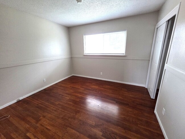 Building Photo - Charming 3 Bedroom 2 Bath Home