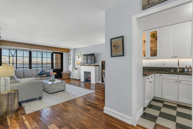 Building Photo - 1203 River Rd