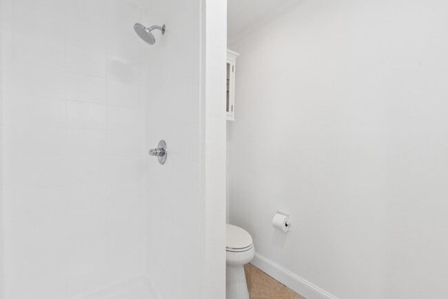 Building Photo - 2 Bedroom, 2 bathroom condo available with spectacular views of Richardson Bay!