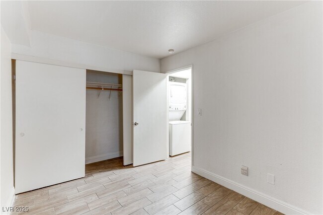 Building Photo - 510 Elm Dr