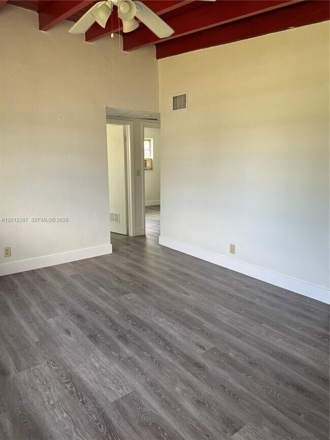Building Photo - 2620 SW 53rd Ave