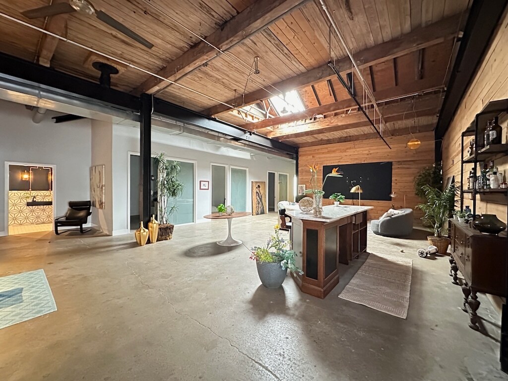 Building Photo - 3134 W Carroll Ave