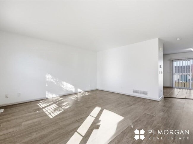 Building Photo - 19378 V St