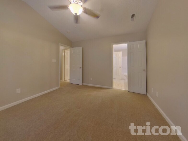 Building Photo - 10007 Northwoods Forest Dr