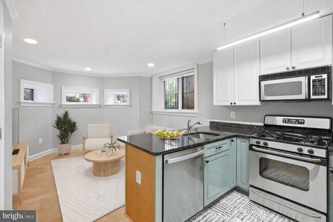 Building Photo - 1740 18th St NW