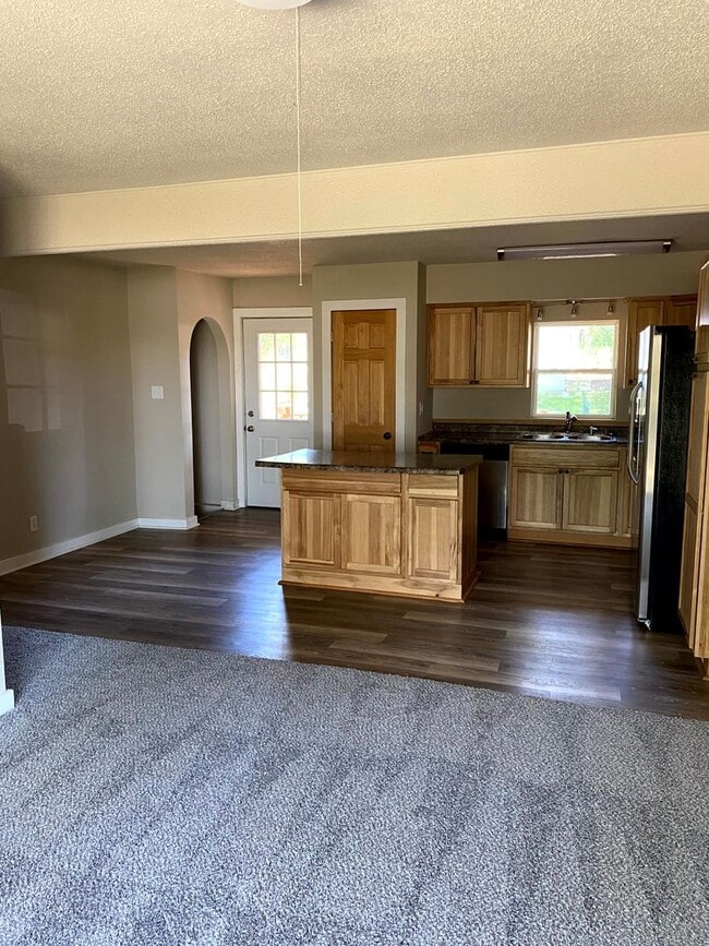 Building Photo - Located in Norwalk IA Updated 4 Bedroom 1 ...