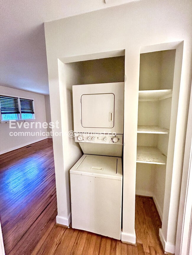 Building Photo - 12364 Mason Ave