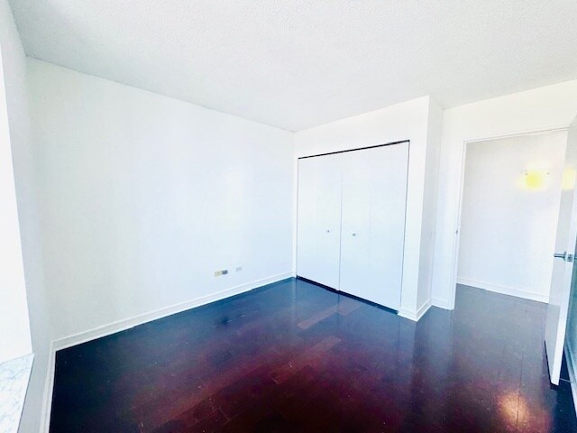 Building Photo - 512 N McClurg Ct
