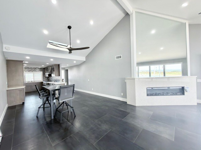 Building Photo - 6 Kingston Ct S