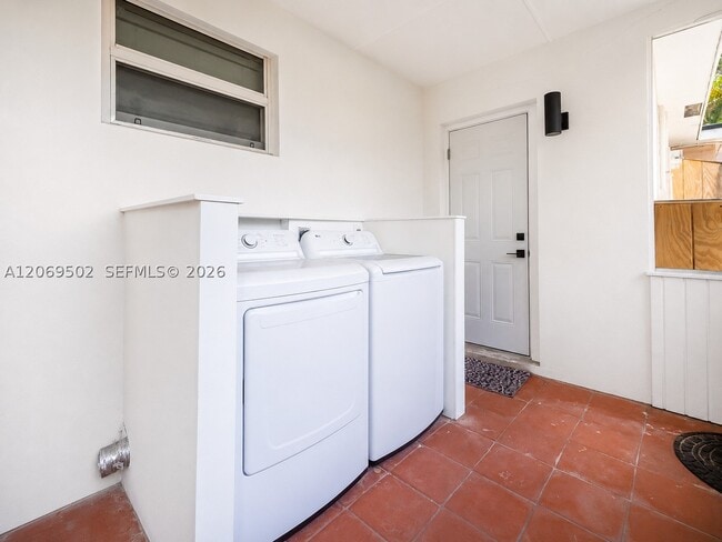 Building Photo - 850 SW 12th Pl