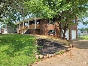 Building Photo - Freshly Renovated Rancher!