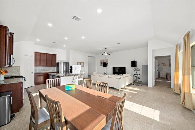 Building Photo - 155 Solana Point Dr