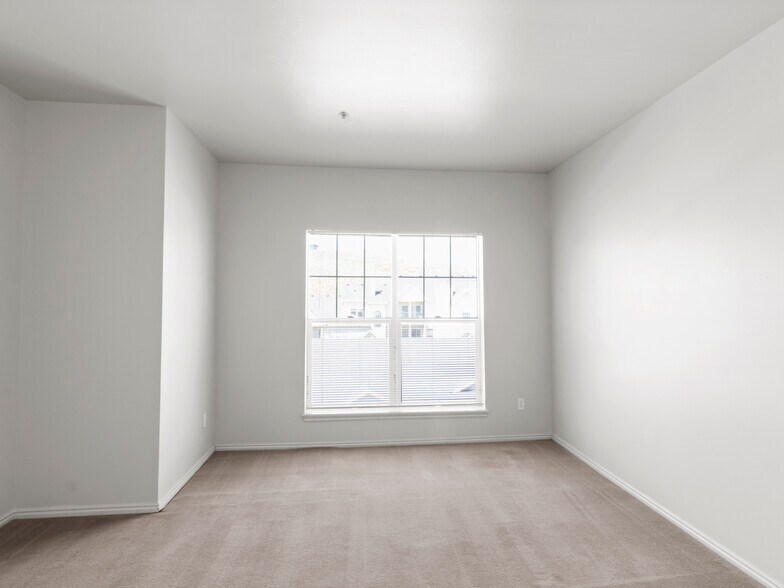 Building Photo - 900 Bitner Rd