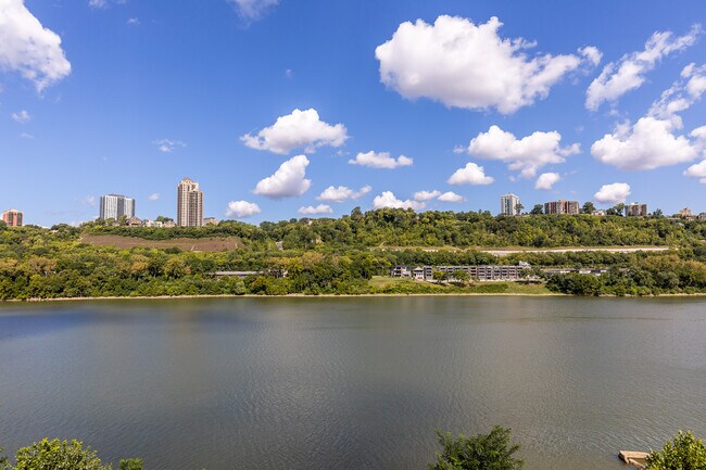 Building Photo - 617 Manhattan Blvd