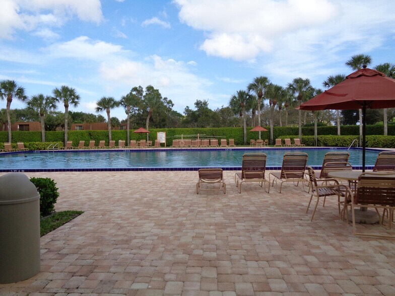 Building Photo - 505 5th Way