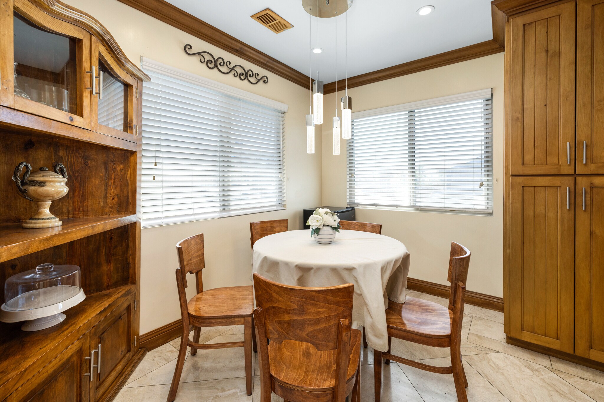 Building Photo - 401 Holmwood Dr