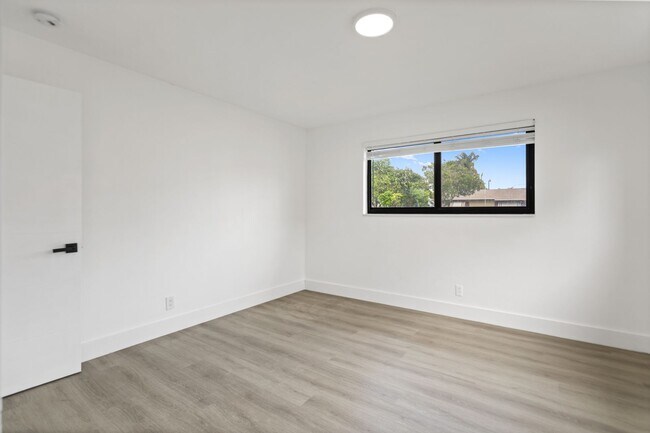 Building Photo - Beautiful home in quiet neighborhood