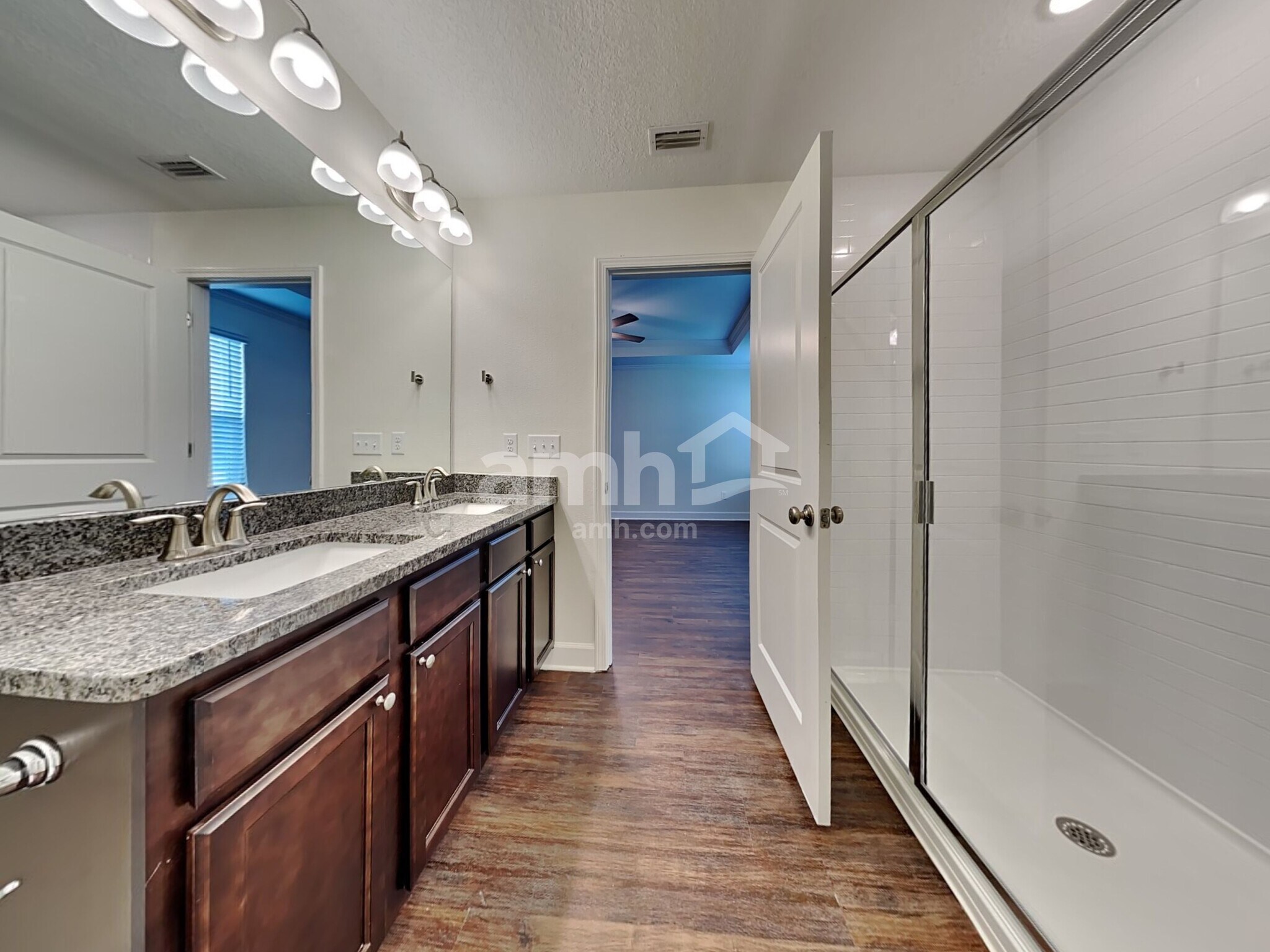 Building Photo - 927 Tan Tara Trl