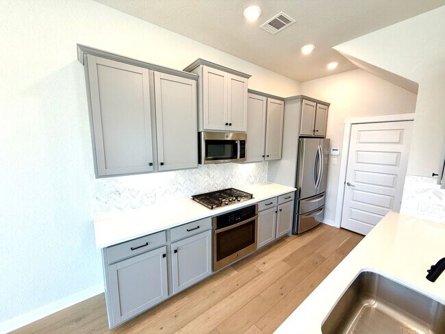 Building Photo - **MOVE IN SPECIAL** 2-Story 3 Bedroom / 2....