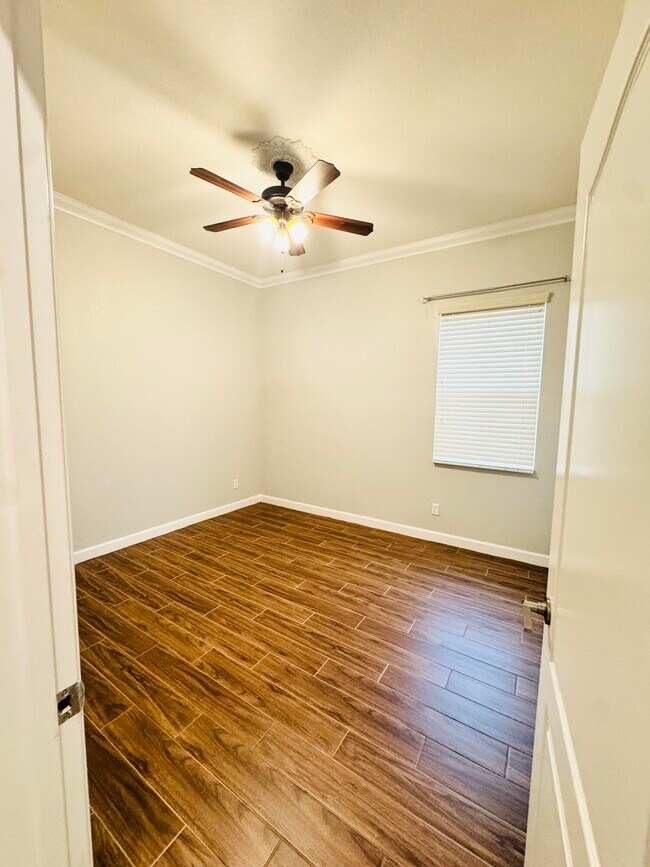 Building Photo - 1807 Berkshire Cir SW