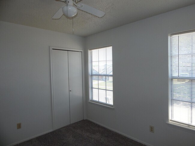 Building Photo - 1613 Bobby Lee Dr