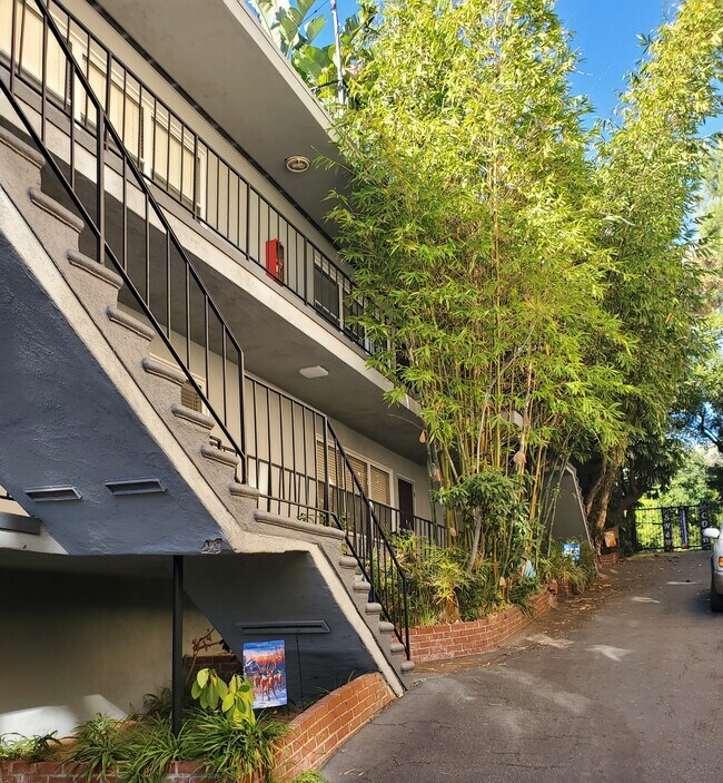 Primary Photo - 8616 Holloway Dr