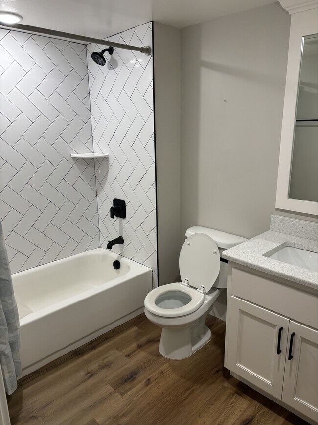 Building Photo - 696 Regency Ln