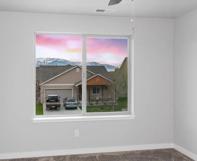 Building Photo - Charming 3-Bedroom Townhouse in the Heart ...