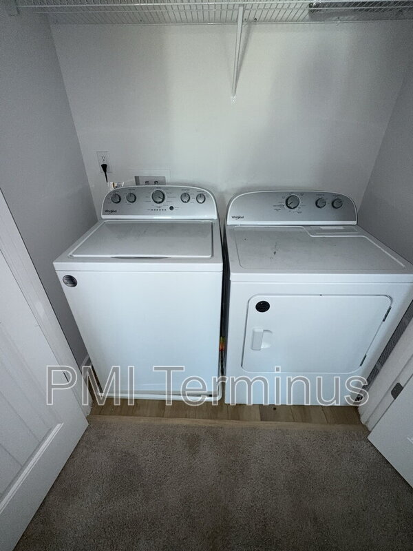 Building Photo - 4637 Blake Lp