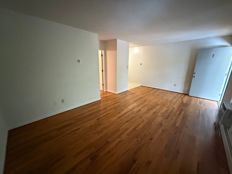 Building Photo - 394 S Pope St