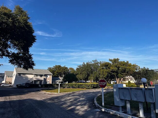 Building Photo - 2784 Curry Ford Rd