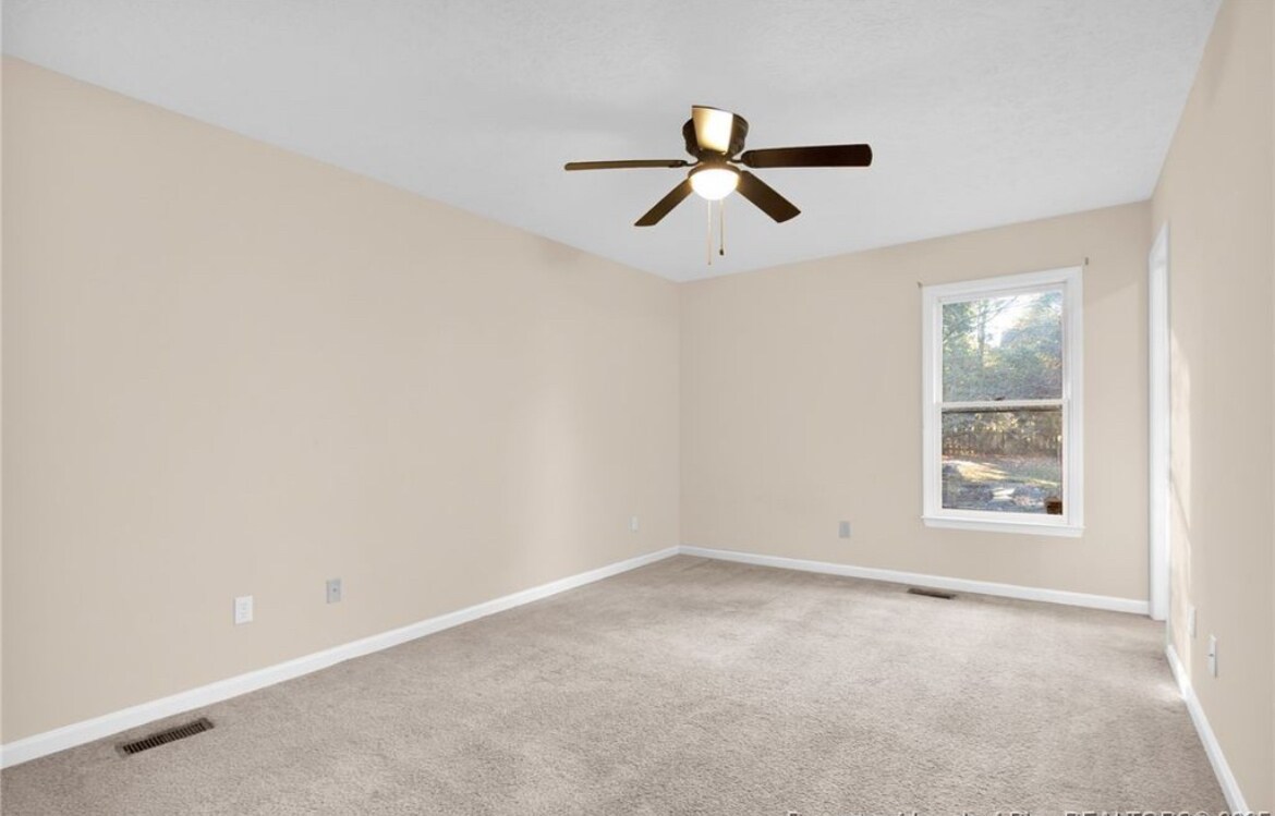 Building Photo - 1332 Oak Knolls Dr