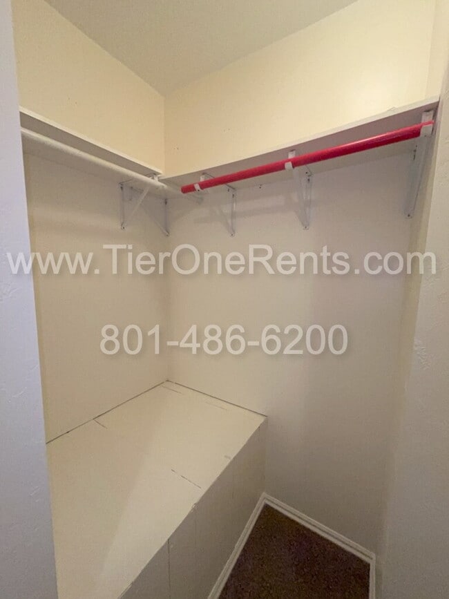 Building Photo - This property offers a NO DEPOSIT option a...