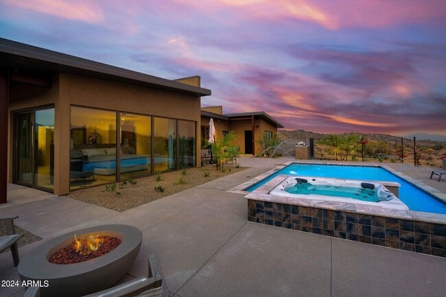 Building Photo - 15212 N Sandy Blf Rd