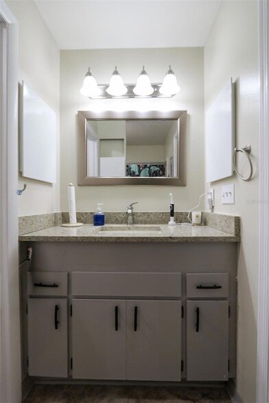 Building Photo - 323 Knottwood Ct