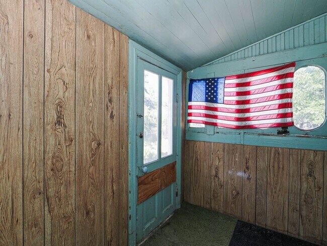 Building Photo - 2 Bedroom, 1 Bathroom American Fork Home
