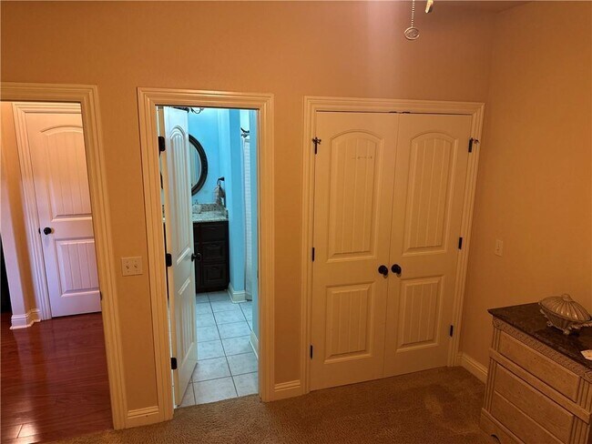 Building Photo - 4500 SW Swinton Dr