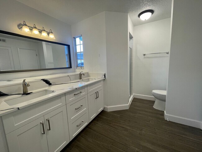 Building Photo - Renovated 2 Bedroom, 2 Bath First Floor in...