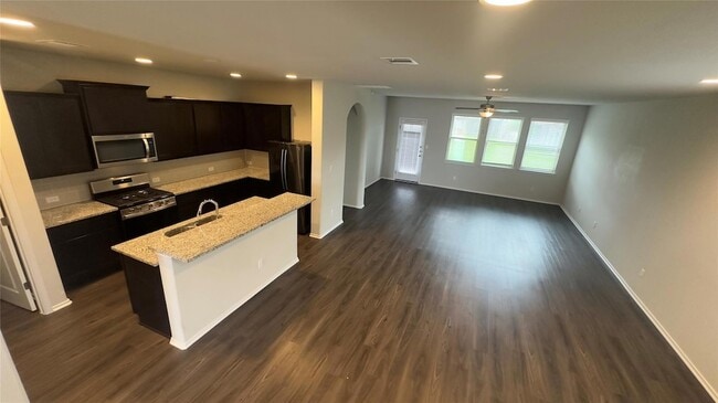 Building Photo - 129 Goldfinch Dr
