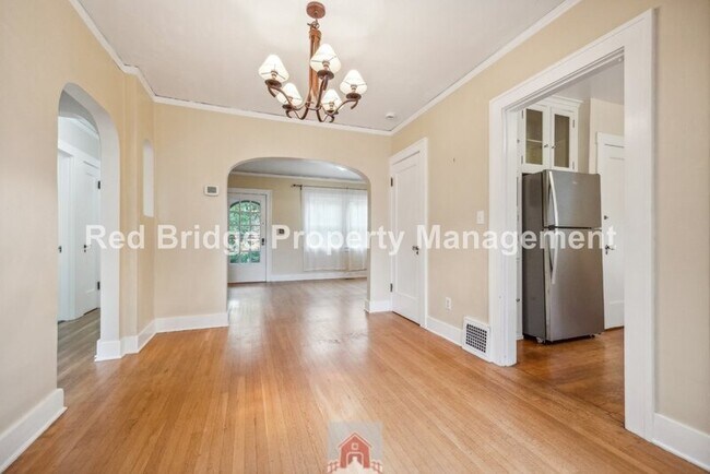 Building Photo - 2619 NE Flanders St